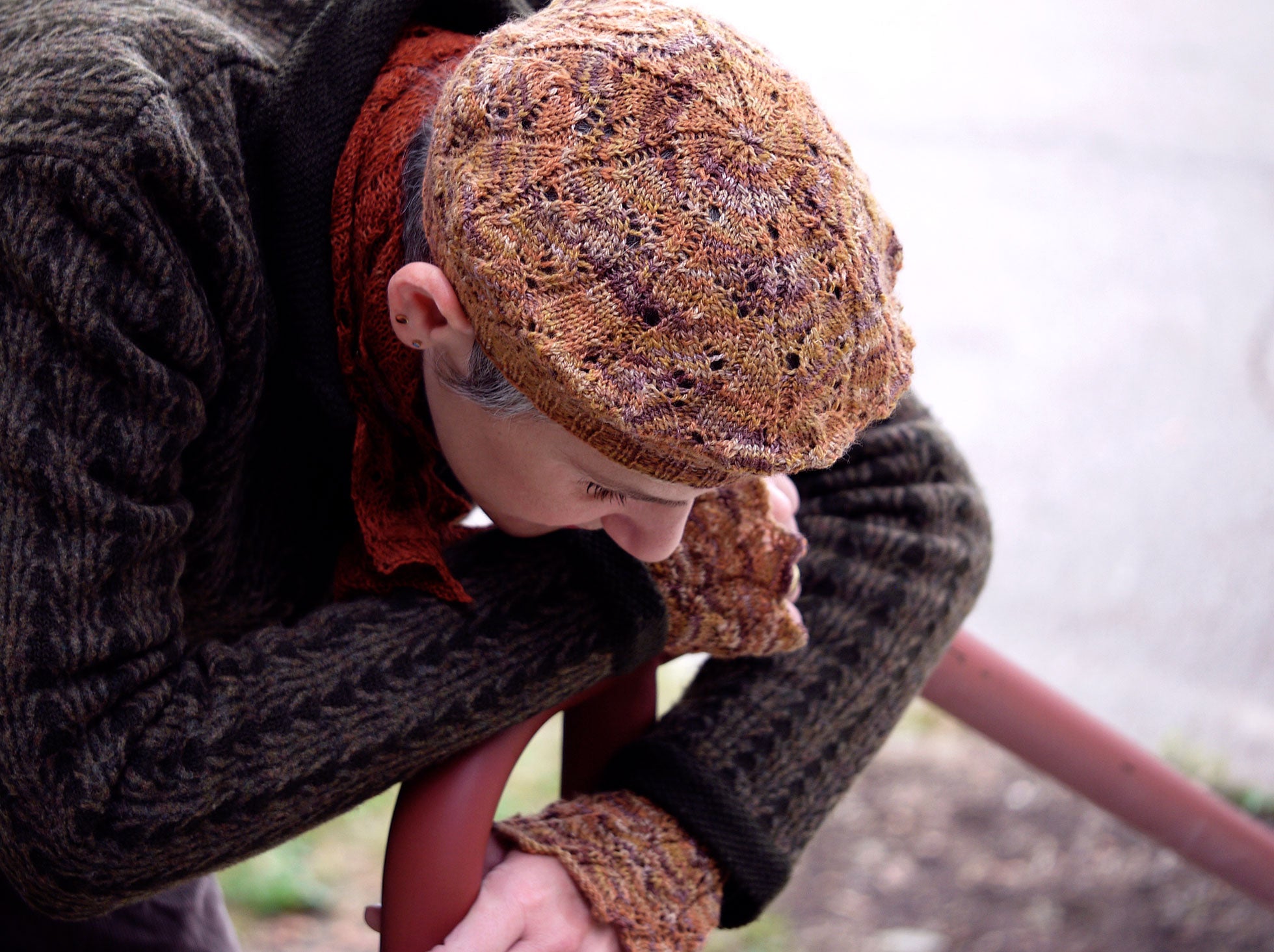 Hellebores Lace Beret and Wristlet Set