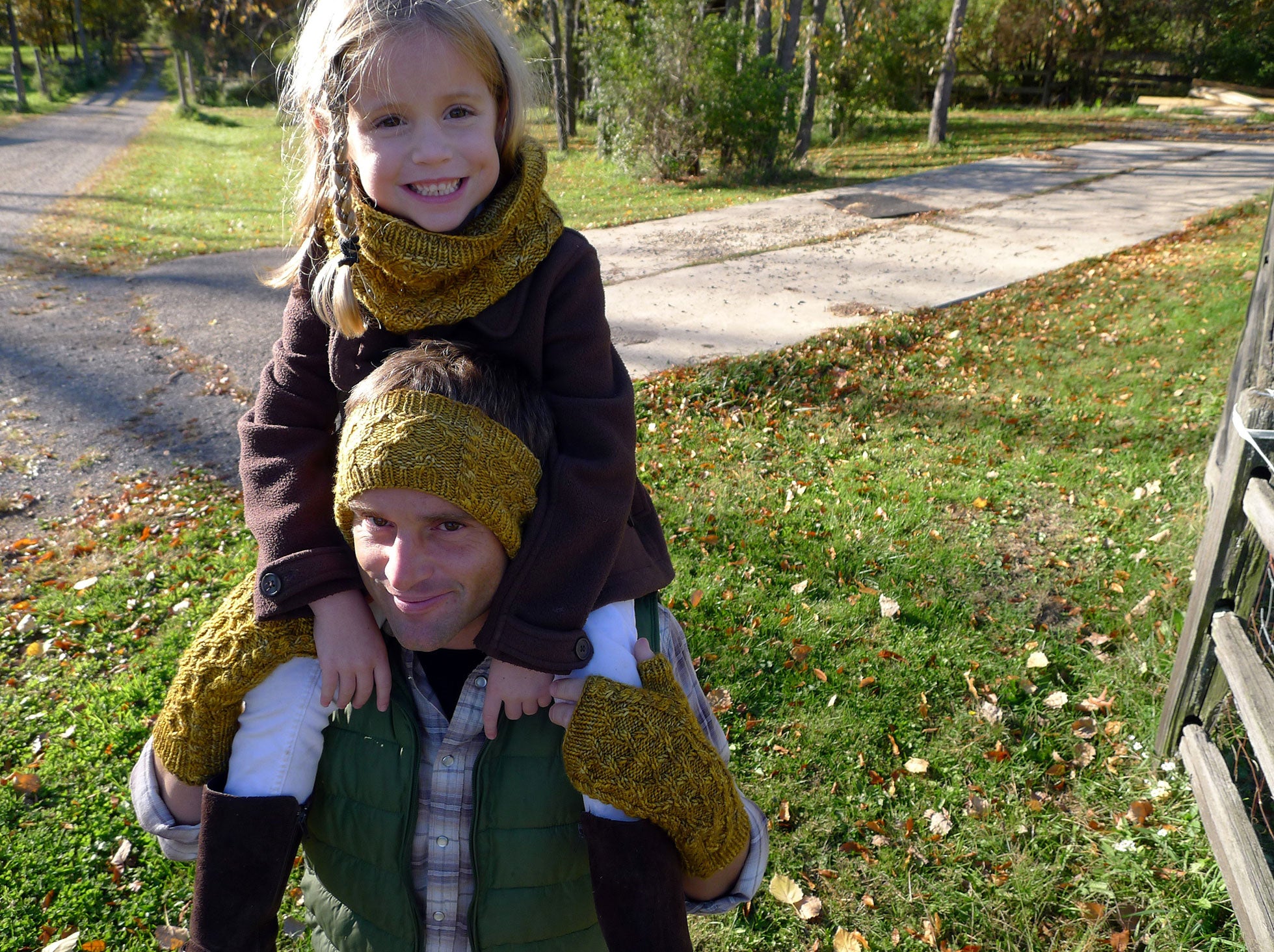 Hoegaarden Set - Mitts, Headband and Cowl