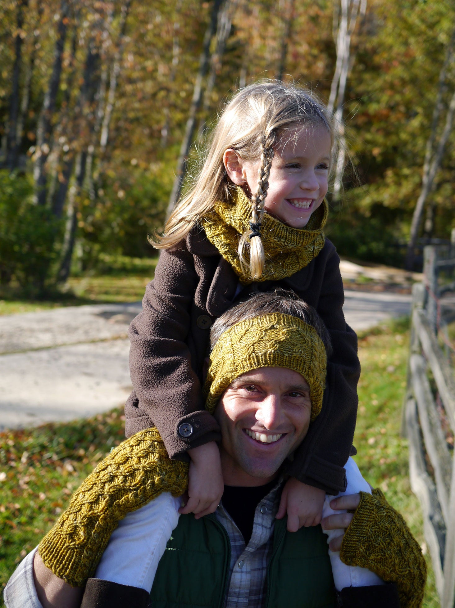 Hoegaarden Set - Mitts, Headband and Cowl