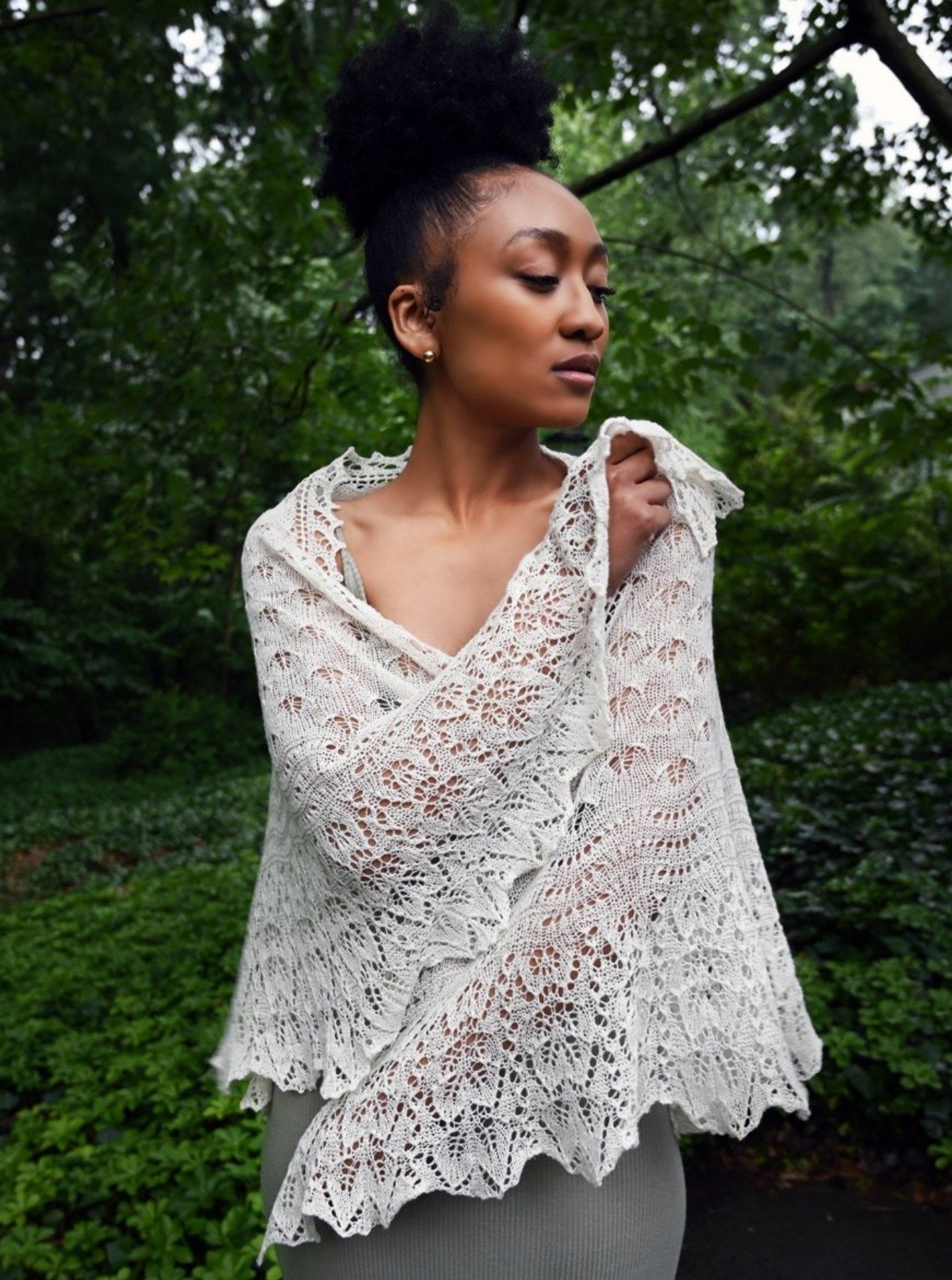 Winter wedding shawl crochet pattern | Beachweddingtips.com Winter wedding shawl crochet pattern | Beachweddingtips.com