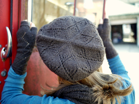 Peu Bourgeons Mitts and Hat