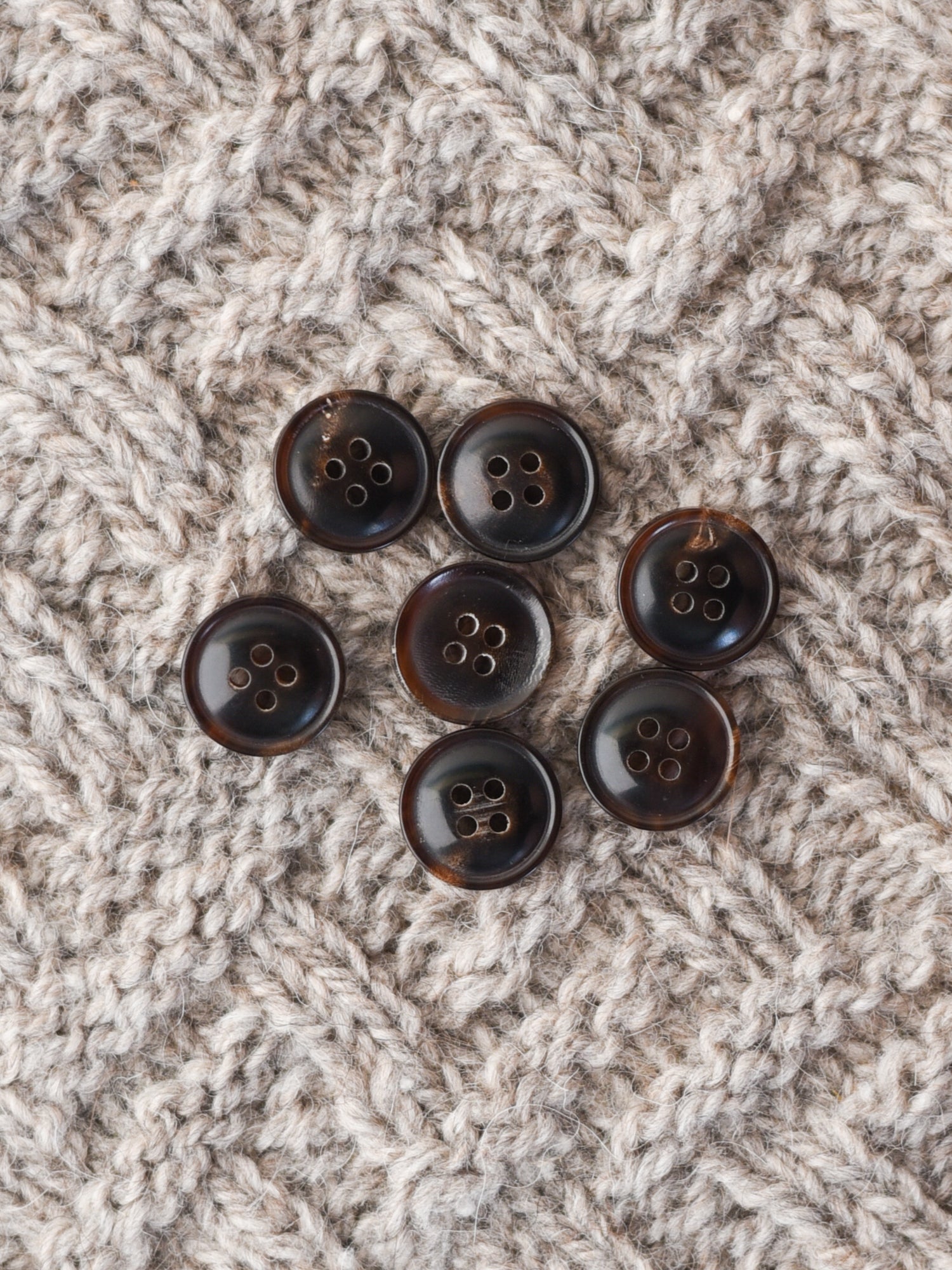 Red Horn Buttons (24L, 15mm, 5/8in)
