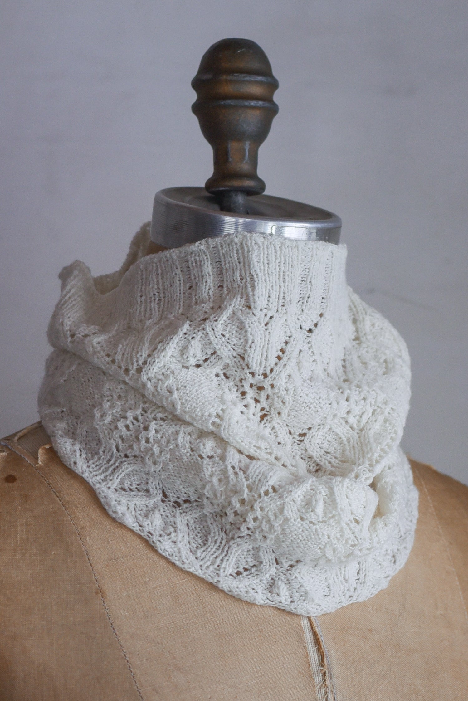Whitethistle Neckwarmer <br/><small>knitting pattern</small>